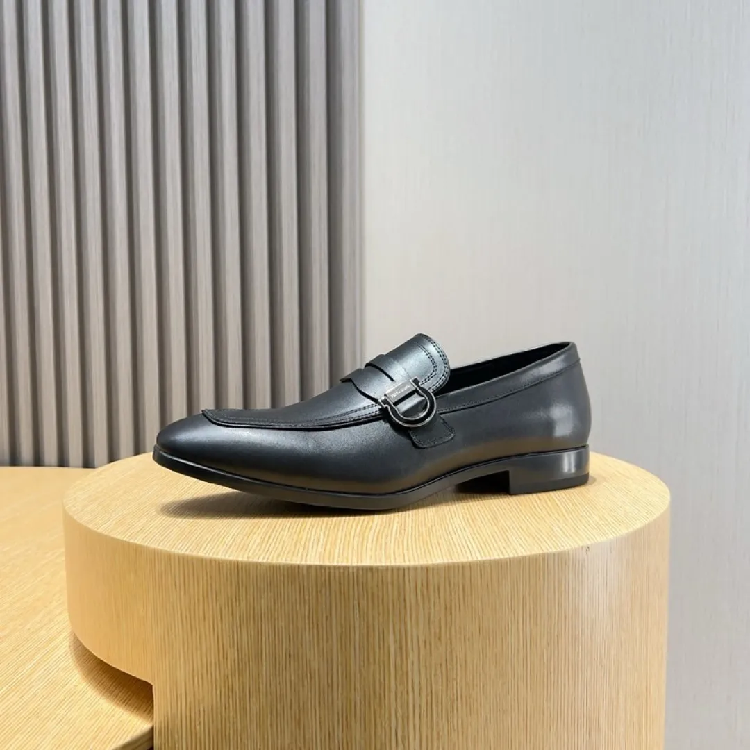 Men's Men's Shoes💰P640💰🔥《Ferragamo》👏Latest • High-end top brand luxury ~ purchasing agency, top quality ~. New fashionable business men's shoes🔜The uppers are made of original cashmere cowhide➕cowhide·lining, with fine workmanship. The original stylish and soft combination wear-resistant and non-slip outsole is light and comfortable on the feet. The real thing looks better in real life. Size: 38/44